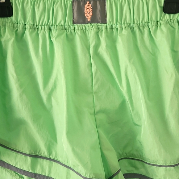 Free People Size LARGE  Green Shorts NEW! - Picture 4 of 4